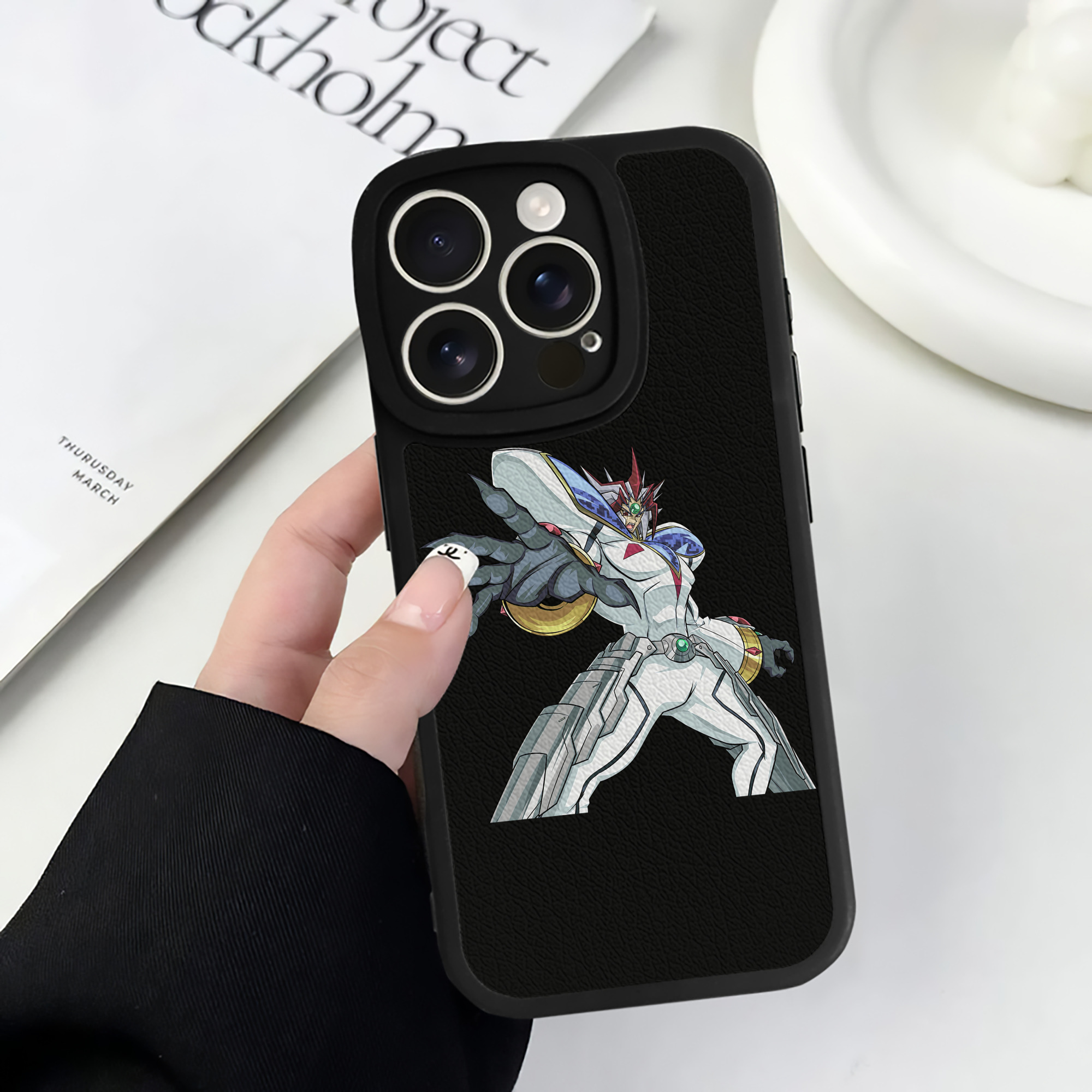 （画像用） 遊☆戯☆王 Yu-Gi-Oh! 【iPhone 16シリーズ対応】シリコンスマホケース（レザー調） 材質：シリコン